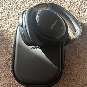 Bose Charcoal Wireless Headphones with Protective Case